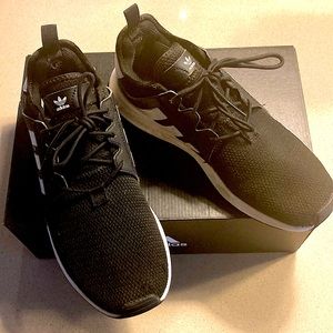 Men’s or Unisex Black Adidas Sneakers Size US 8